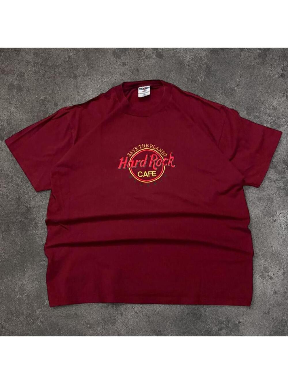Hard Rock Cafe Men's Burgundy and Red Tshirt